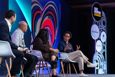 SCB10X_OFFICIAL's tweet image. Our Head of AI Strategy, @kasima joined a thought-provoking panel on “Whose Language Is It Anyway? Equity, Empathy and AI’s Linguistic Blind Spots” at Fortune Brainstorm AI 2025. @bstormAI
He shared insights on the importance of building inclusive AI systems that truly…