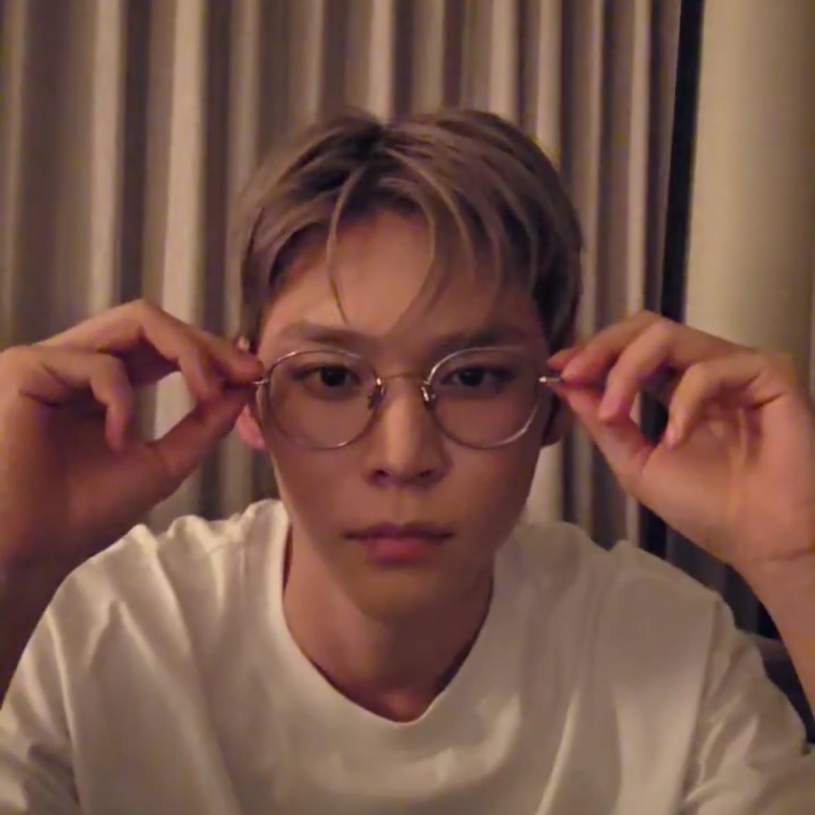 mitijs's tweet image. 안경이 벗겨지는 클리셰 적용 안됨
굴절 ㅈㄴ심한 찐경써도 존잘임