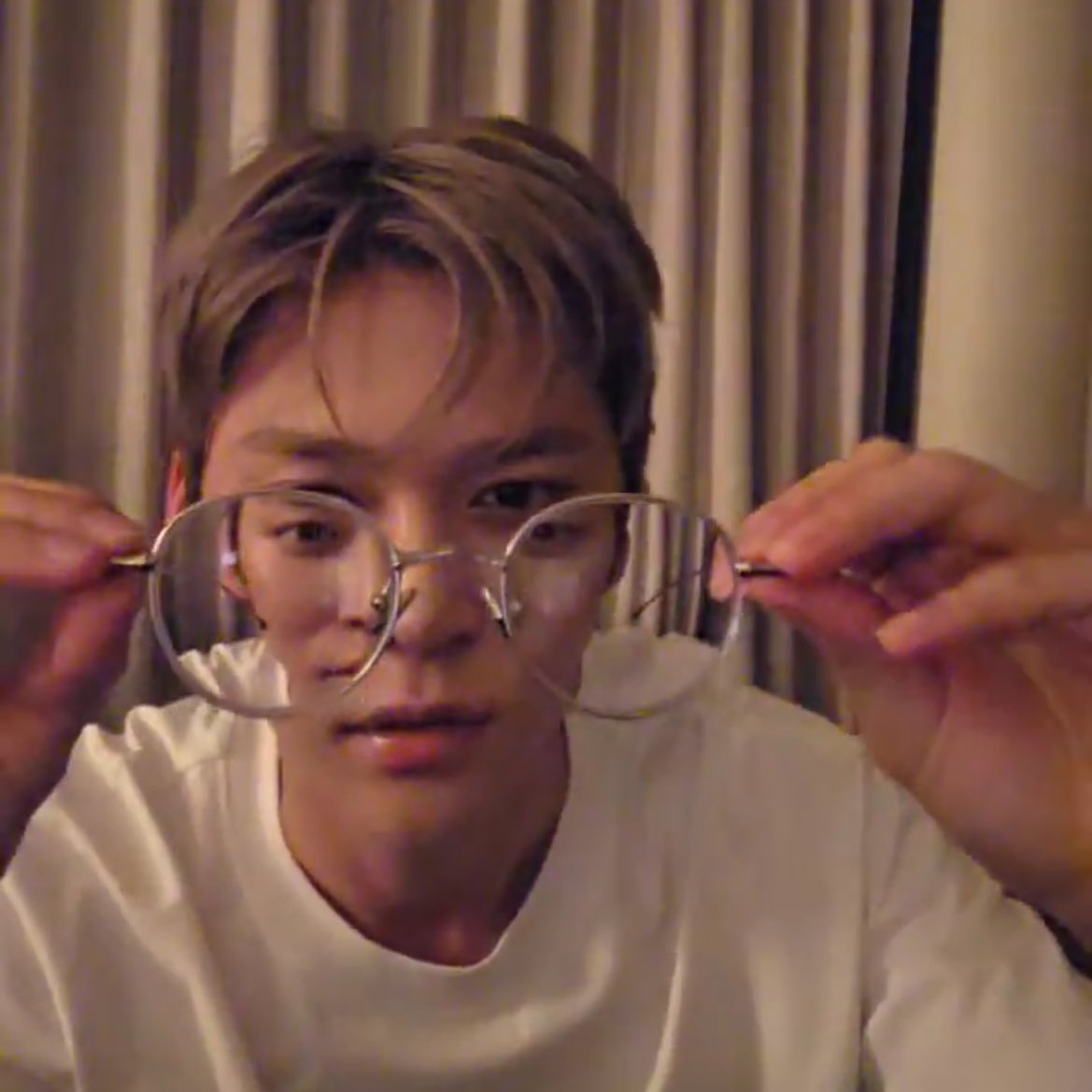 mitijs's tweet image. 안경이 벗겨지는 클리셰 적용 안됨
굴절 ㅈㄴ심한 찐경써도 존잘임