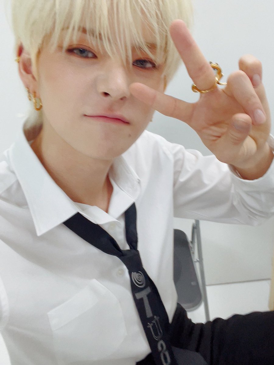 mycatyoshi's tweet image. 요시너란아이
뭐이리잘생기고이쁘게생겻는가