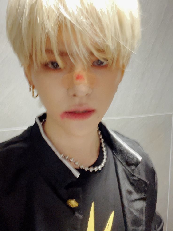 mycatyoshi's tweet image. 요시너란아이
뭐이리잘생기고이쁘게생겻는가