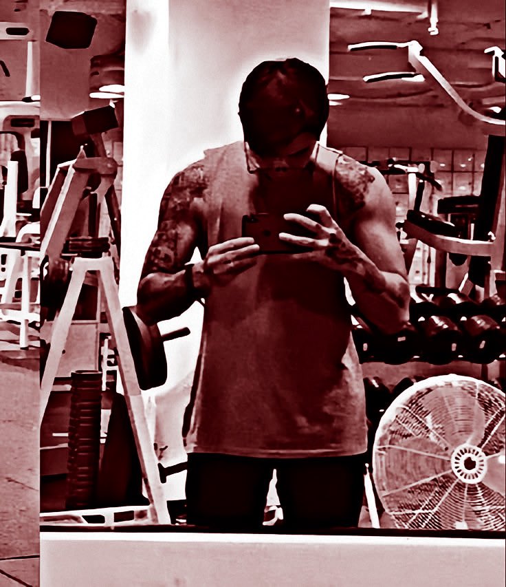HERETlCPRINCE's tweet image. ⠀
⠀
⠀( 🏋🏻* )⠀𝔞𝗉𝗉𝗋𝗈𝖺𝖼𝗁 with caution! Currently
working out while listening to NewJeans.
⠀
⠀