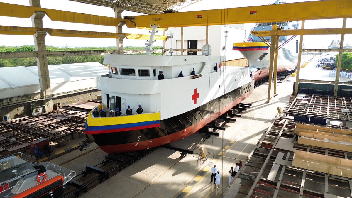 ☀️🚢El Buque Hospital Benkos Biohó navegará llevando salud a todo el Pacífico colombiano.

Con capacidad para trasladar a 24 profesionales de la salud y 11 tripulantes, esta infraestructura flotante acercará servicios vitales de salud a más de 150 mil personas de esta región.