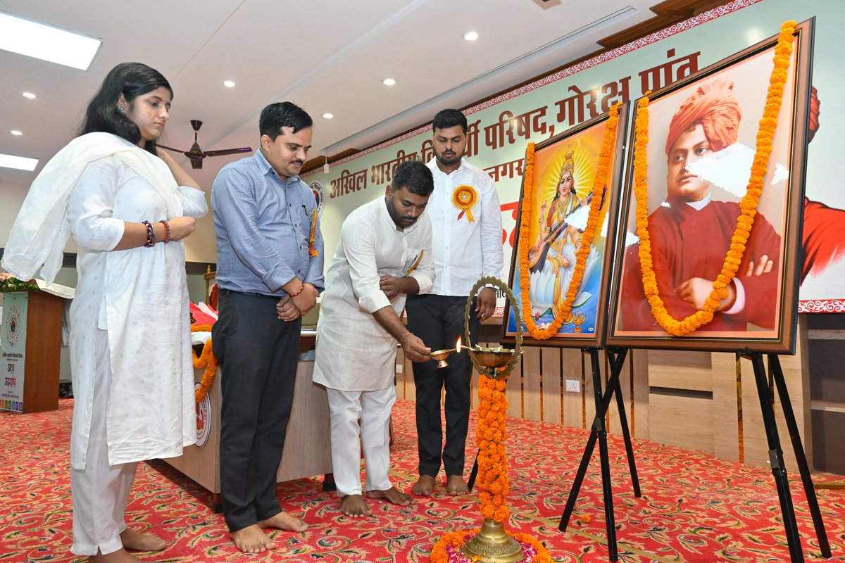 ABVPVoice's tweet image. अभाविप गोरखपुर महानगर की "छात्र उद्घोष" संगोष्ठी का आयोजन किया गया इस अवसर पर प्रमुख रूप से राष्ट्रीय महामंत्री @DrVirendraSS उपस्थित रहे।
साथ ही गोरखपुर महानगर की इकाई घोषणा संपन्न हुई।