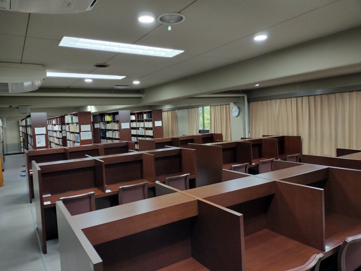lib_aino's tweet image. 【OCで来校の方へ】
7/26(土)は、図書館10時30分~18時で開館しています。
ご興味のある方は、オープンキャンパスの合い間にお越しください。
図書館内、見学できます。(予約不要)
場所は、スクールバスのバス停の道を挟んだ向かい側です。
図書館ホームページ➡aino.ac.jp/centrallibrary/