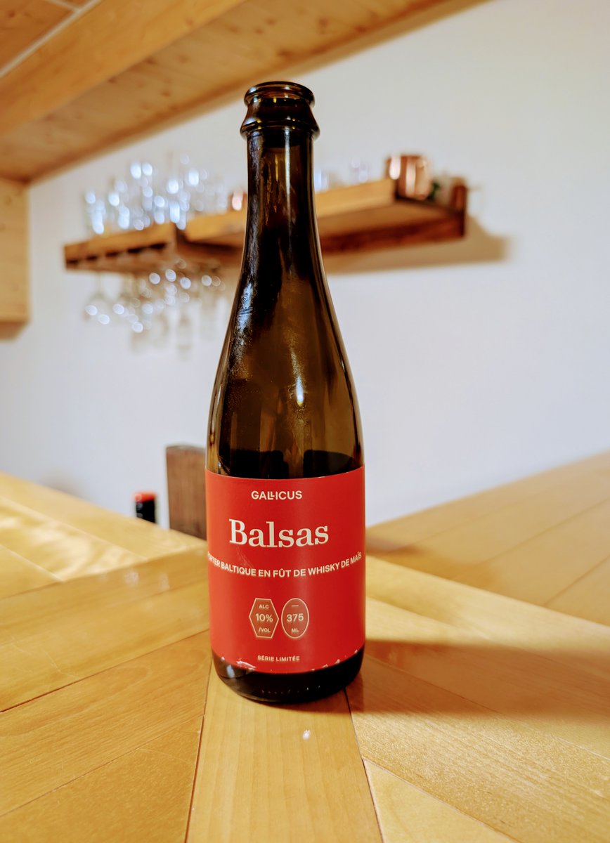 Got rained out at ball. Gallicus was a shining light tonight thanks to this delicious whisky barrel aged porter Baltique (ben oui) named Balsas. Rich notes of cocoa, coffee and that signature whisky barrel flavour that just hits. 10% abv, you've been warned. This #craftbeer is 🔥