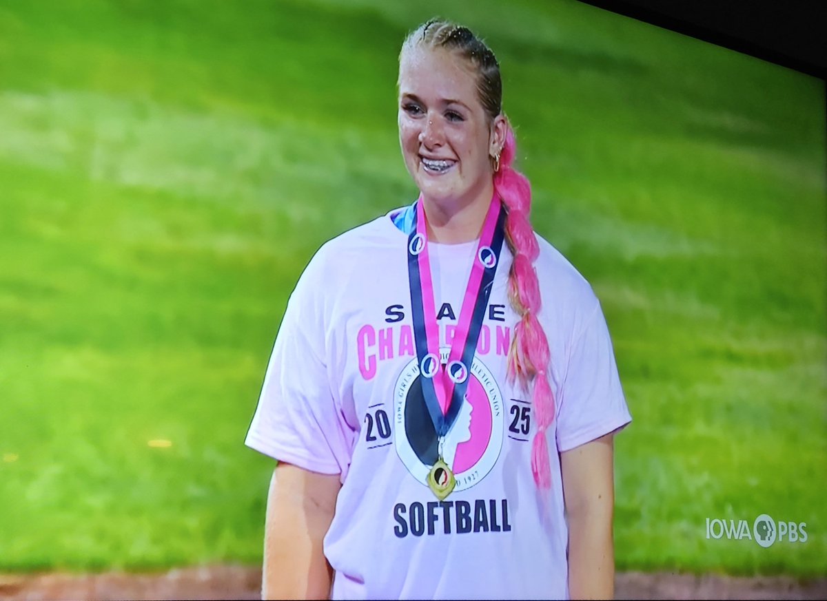 BTFastpitch's tweet image. Yippee! Congrats, @SophiaSchlader!
I loved getting to watch you & your @waukeenwsb team all week! Enjoy celebrating your STATE CHAMPIONSHIP together! Very few people know how hard you've worked for so many years to be ready for this moment... π
I'm so proud of you! π₯π€π₯³π