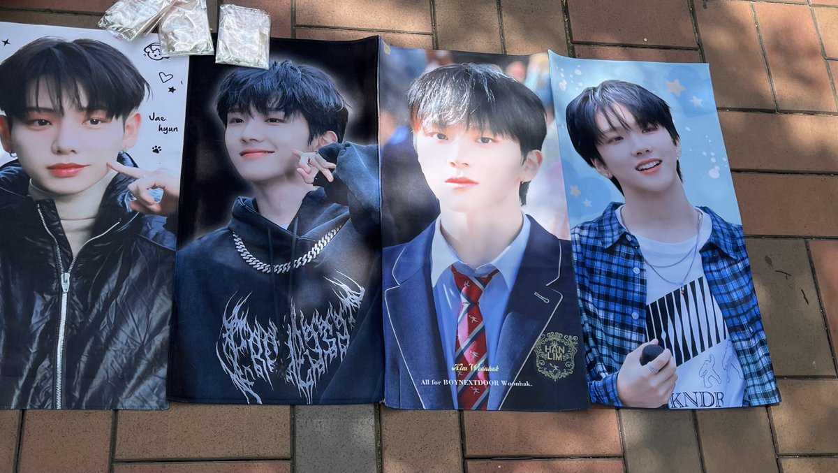 Woonhak_BearStr's tweet photo. 7월 25일 콘서트 현장 수령

수령은 오늘 오후 4시까지입니다.

⭐️트윗을 보여주시면 등산용 카라비너와 카드홀더를 무료로 받을 수 있어요.

#WOONHAK #운학 #ウナク
#BOYNEXTDOOR #보이넥스트도어 https://t.co/2BITD0p6BI
