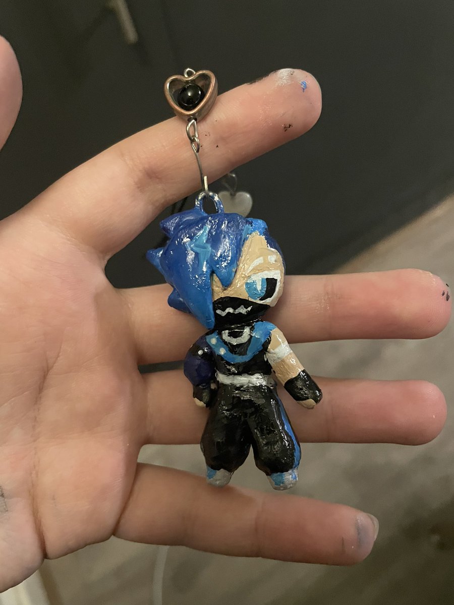KreenDoof's tweet image. Sonic water now in keychain ^^