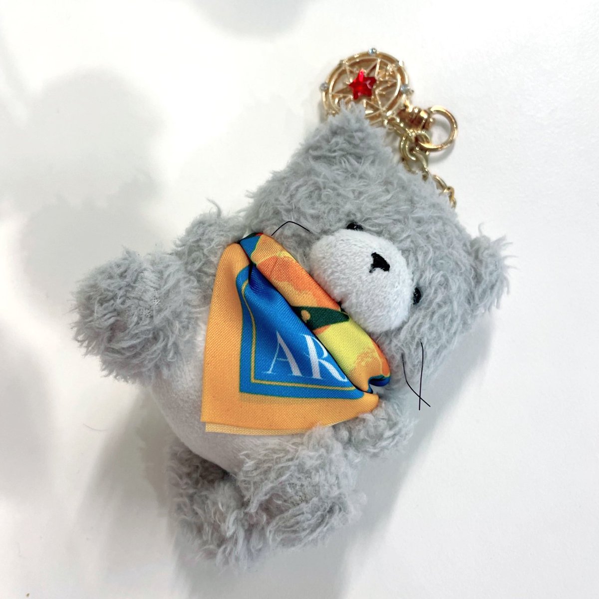 ARAMA_TOKYO's tweet image. #ARAMAメイト in アニメイト池袋本店様の思い出💬
お越しくださったかわいい動物のぬい達にも巻かせていただきました🐾
タヌキさん達とネコさんと、耳の丸い犬さん(!!)です🍬
全員誇らしげでキュートです✨