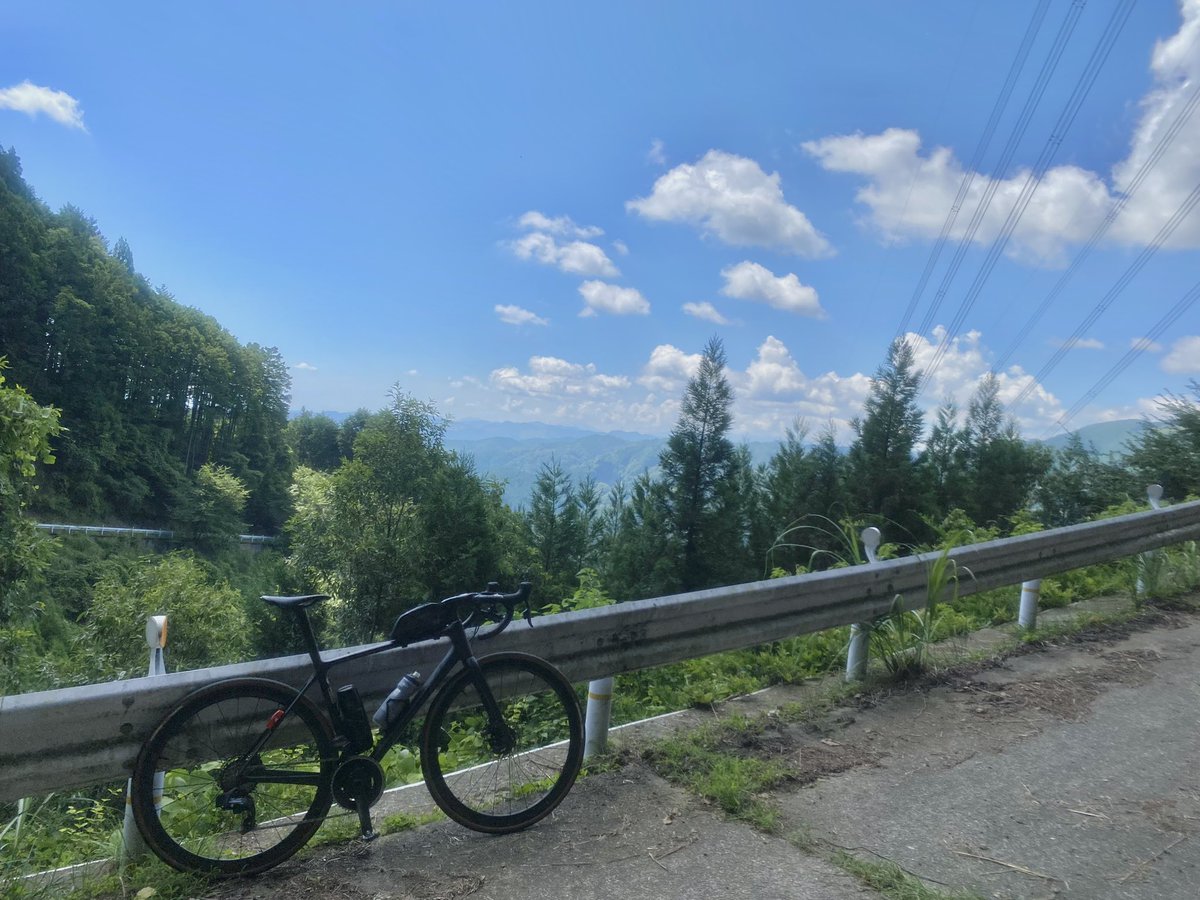 dd_iroha's tweet image. 先週、先々週と暑過ぎて100kmちょっと走るだけでも水代(飲む用&amp;amp;浴びる用)だけで1,000円は掛かる
エコな乗り物だけど経済的では無いよなぁ
