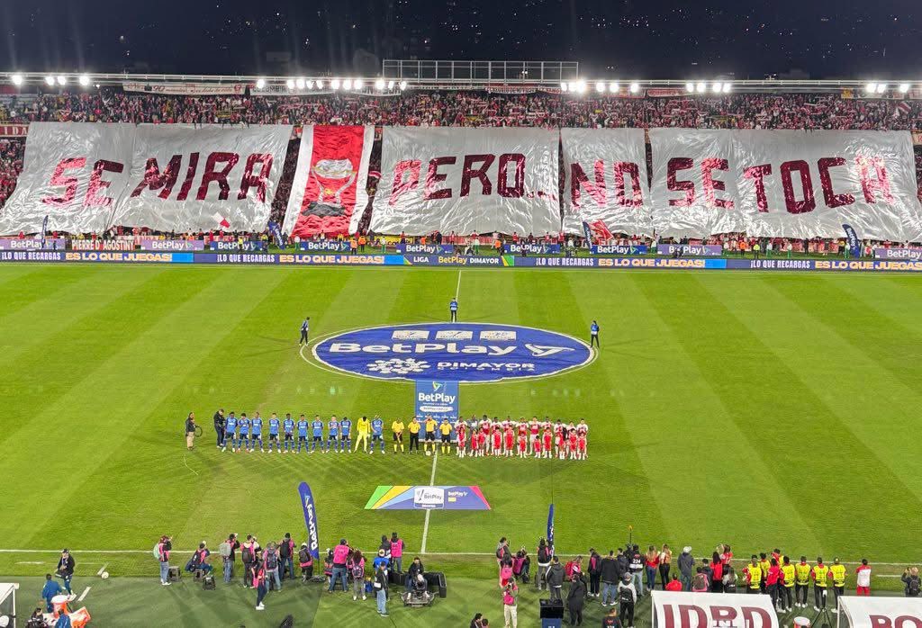 osobrio's tweet image. En el grupo fifas se están peleando hinchas del Bucaramanga contra los de Millonarios por la Sudamericana.
Disfrutiño.