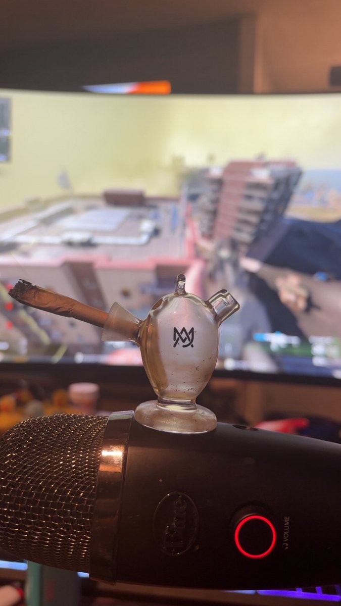 Kittennn_420's tweet image. Warzone kind of night 💨✌🏼