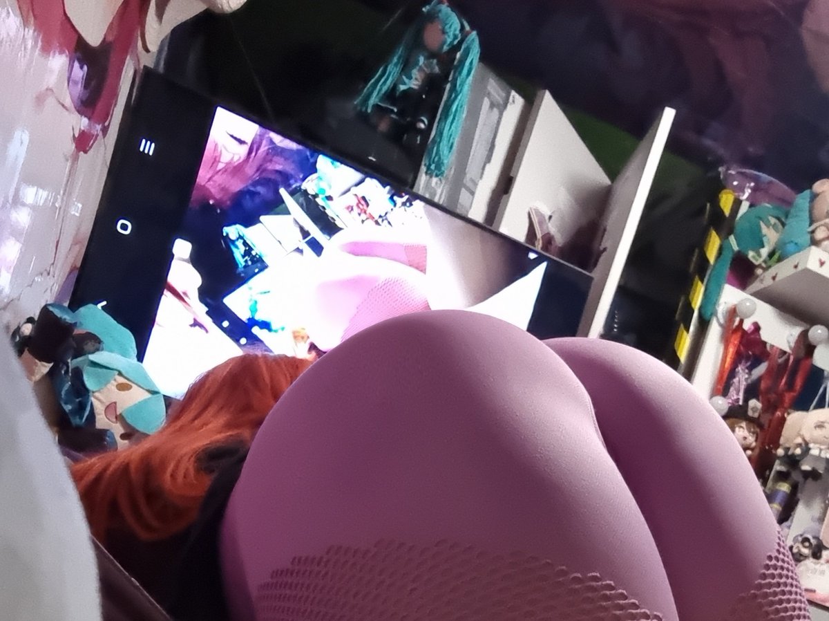 kaede_w's tweet photo. Calzas o licras rosadas, fotografias que no habia subido en Twitter , les muestro algunas que saque, el color no afecta el producto, o si? Jeje hay queda como respaldo : )  
Sigueme en Patreon como qlona23  ♥️♥️
#patreoncreator #licras #calzas #CuloTragón #culonasincreíbles #girl https://t.co/Q4J0uZ2LRL