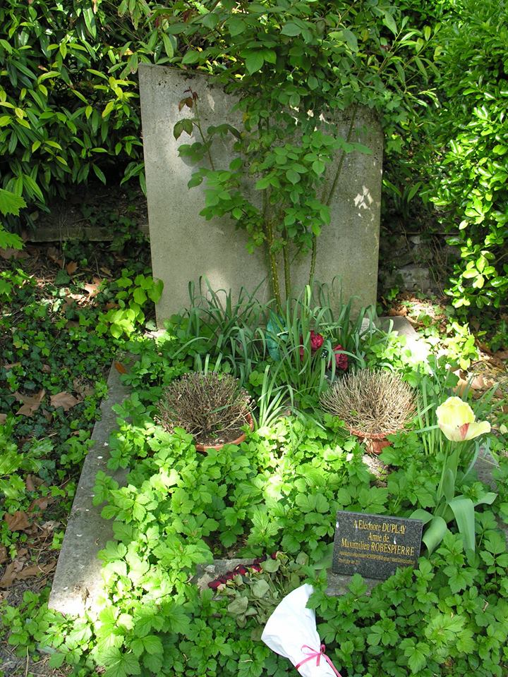 stefdesvosges's tweet image. le 26 juillet 1832 décès à Paris de Marie-Éléonore Duplay la "fiancée" de Maximilien de Robespierre (idylle contestée selon les versions), 34e division du cimetière du Père Lachaise
