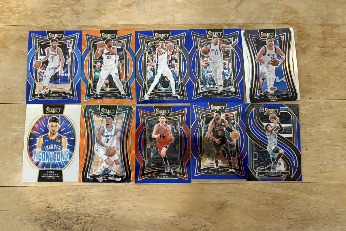 JFVV0912's tweet image. Today I got one Select mega box and one hanger.
Pic 1 Embiid 154/275, pc and bulls
Pic 2 notable pulls
Pic 3 other pulls
Pic 4 Rookies
#TBBCrew #nba #TradingCards