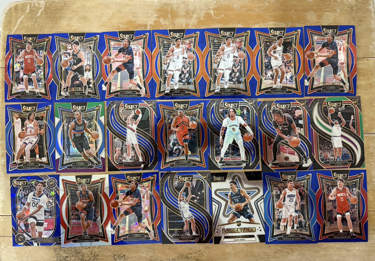 JFVV0912's tweet image. Today I got one Select mega box and one hanger.
Pic 1 Embiid 154/275, pc and bulls
Pic 2 notable pulls
Pic 3 other pulls
Pic 4 Rookies
#TBBCrew #nba #TradingCards