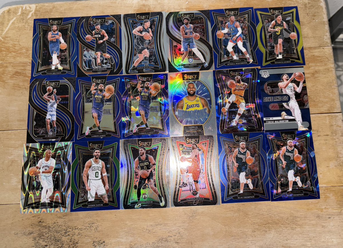 JFVV0912's tweet image. Today I got one Select mega box and one hanger.
Pic 1 Embiid 154/275, pc and bulls
Pic 2 notable pulls
Pic 3 other pulls
Pic 4 Rookies
#TBBCrew #nba #TradingCards