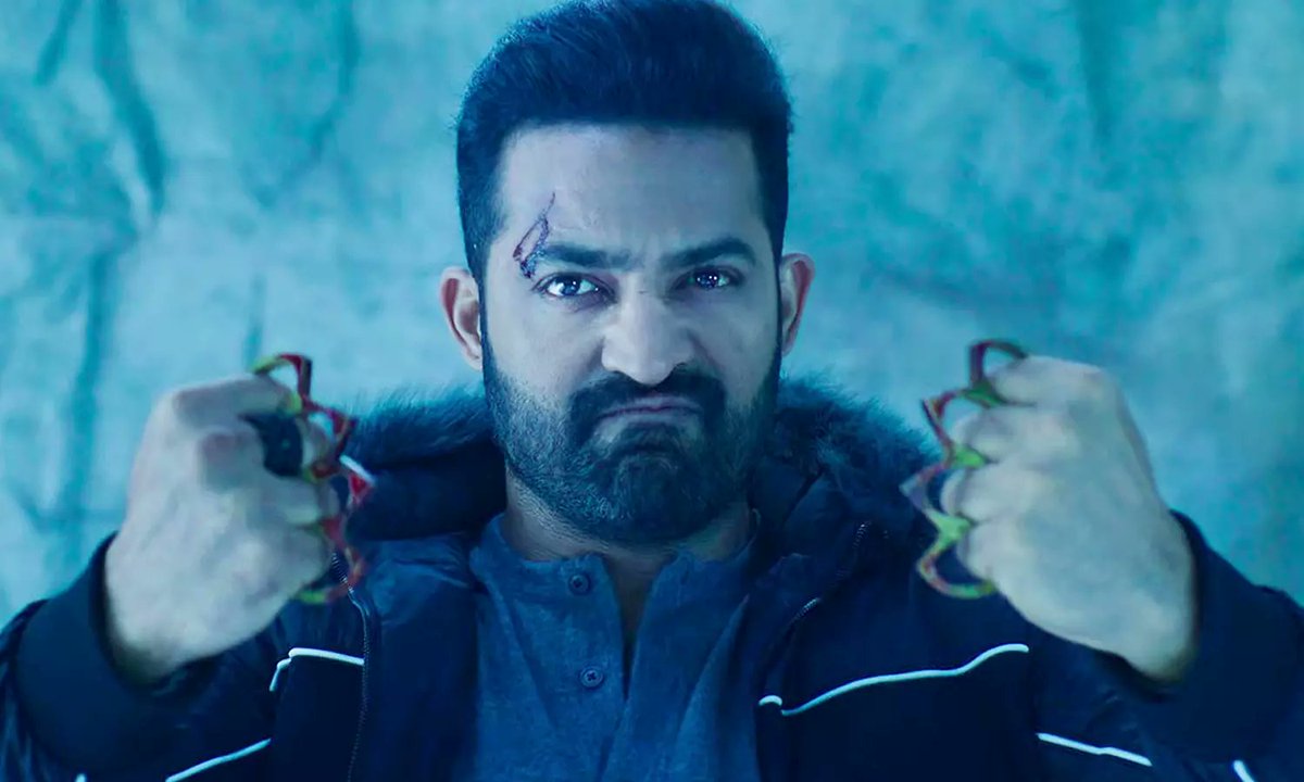 MrChanuu's tweet image. 1 Hour to go π₯π₯΅
Anna Aaghamanam !
#war2trailer
#ManOfMassesNTR
@tarak9999 @iHrithik