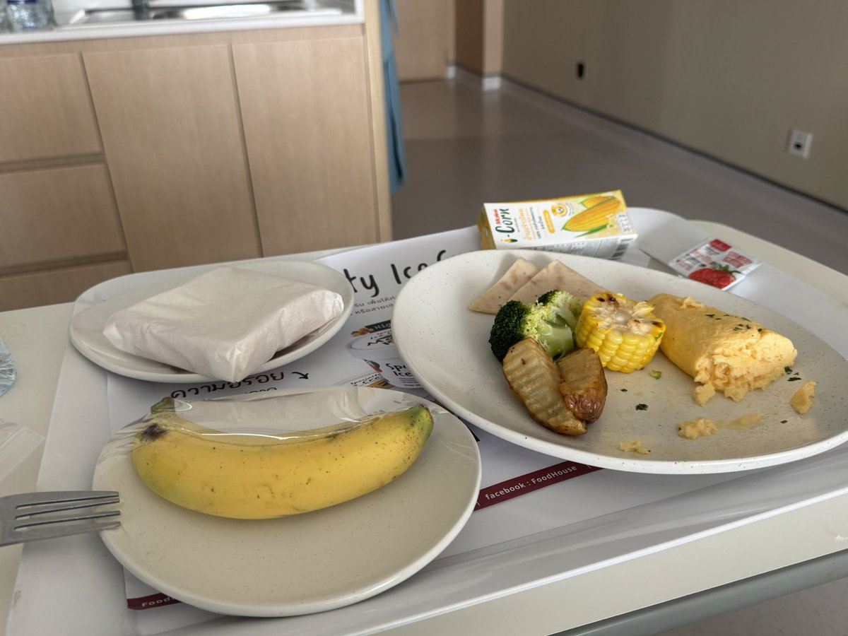 gainzy222's tweet image. hospital food review:
eggs 2/10 cold weird consistency
fries 1/10 sorta reminds me of elementary school cafeteria fries but worse and cold
hotdog bites 4/10 tastes like any hotdog u buy in grocery store then leave out too long without eating
corn milk drink 3/10 wtf is this