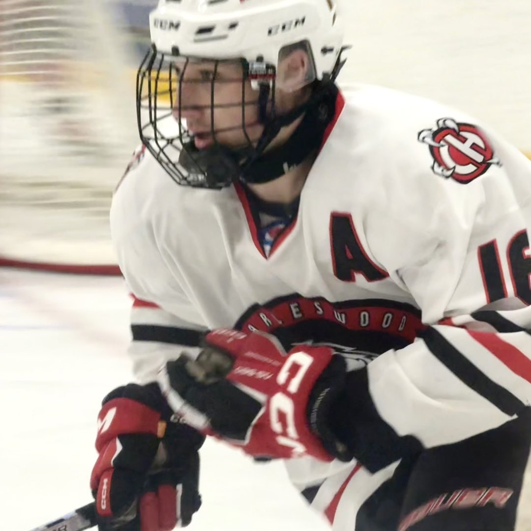 Congratulations to Matt Carlson on his commitment with Davenport University (ACHA D1)! Matt played 3 seasons with the Hawks and was a major contributor to the team’s successes. We wish Matt all the best, good luck, and thank him for all that he did and brought to the team!