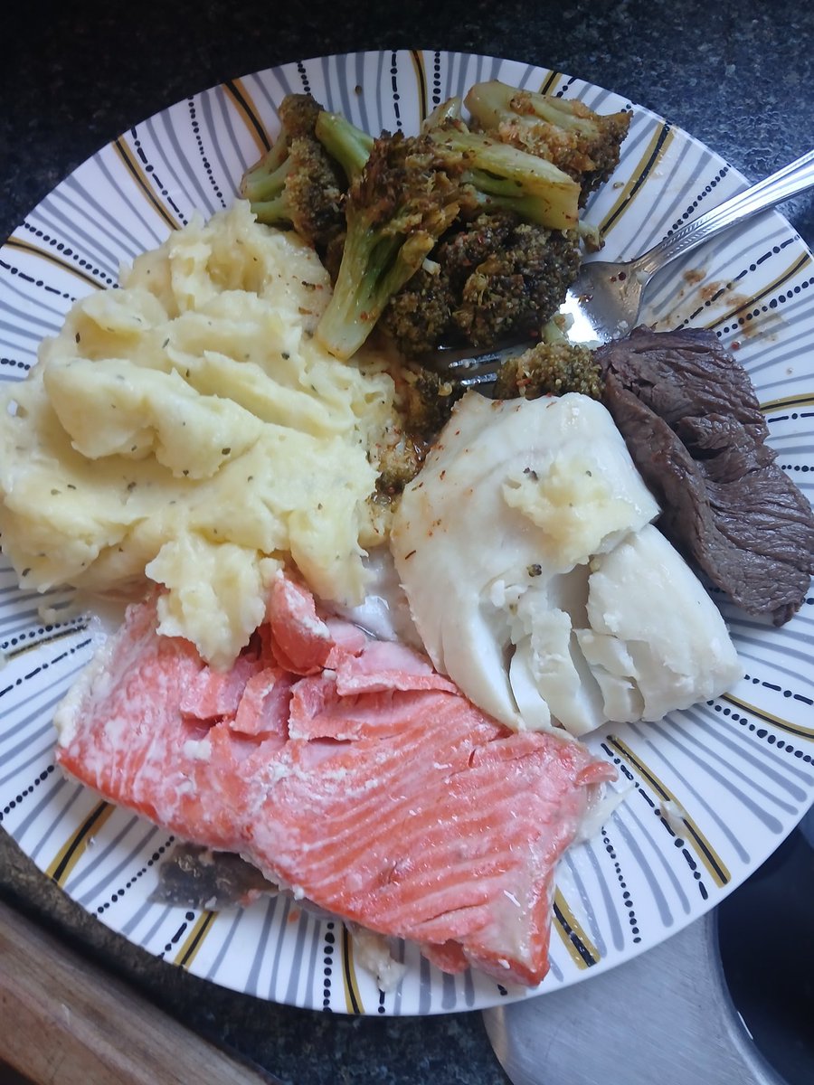 Jbn3ex's tweet image. Halibut
Salmon
Moose steak marinade in soy sauce and balsamic
Air fried broccoli seasoned with tajin
Mashed potatoes, yukon gold made with 20% butter by weight
I only cook like 5 different dishes on here but if it works why fix it ya know