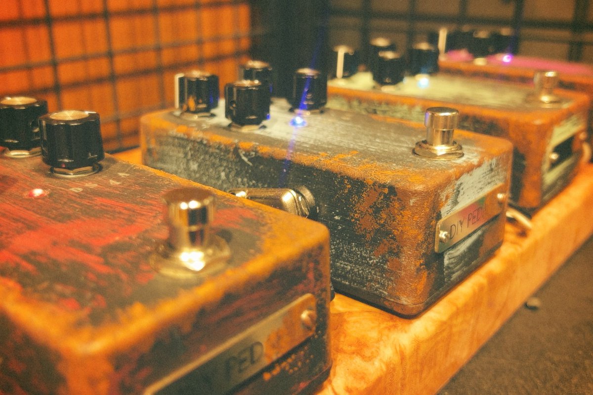 【KarDiaN×Petla】
エフェクタ―製作講座、おかげさまで8/11(月)がまもなく満員御礼です。
ご検討中の方はぜひお申込みを。
→shimamura.co.jp/shop/kichijoji…

また、店頭では今回製作が可能な「DIY PEDAL」4種を特別展示中！
試奏してからの申し込みも可能ですので、お近くの方はぜひ店頭へ！

#ストキチ