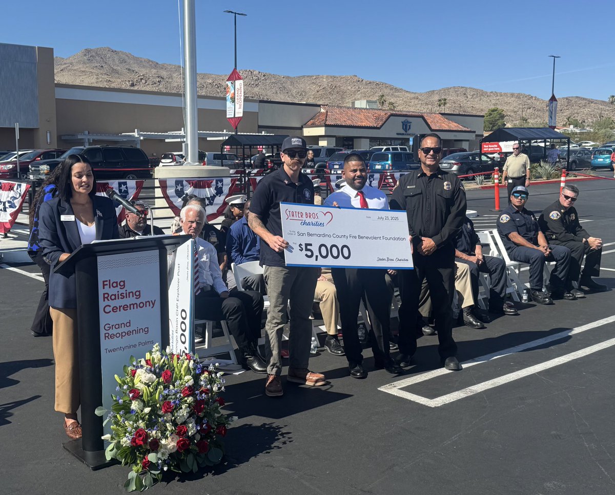 SBCOUNTYFIRE's tweet image. Stater Bros. Donates $5,000 to SBCoFD Benevolent Foundation During Twentynine Palms Celebration of Community Support
Yesterday marked the re-grand opening of the new Stater Bros. Market in Twentynine Palms — and with it came a generous show of support for our fire family. Stater…