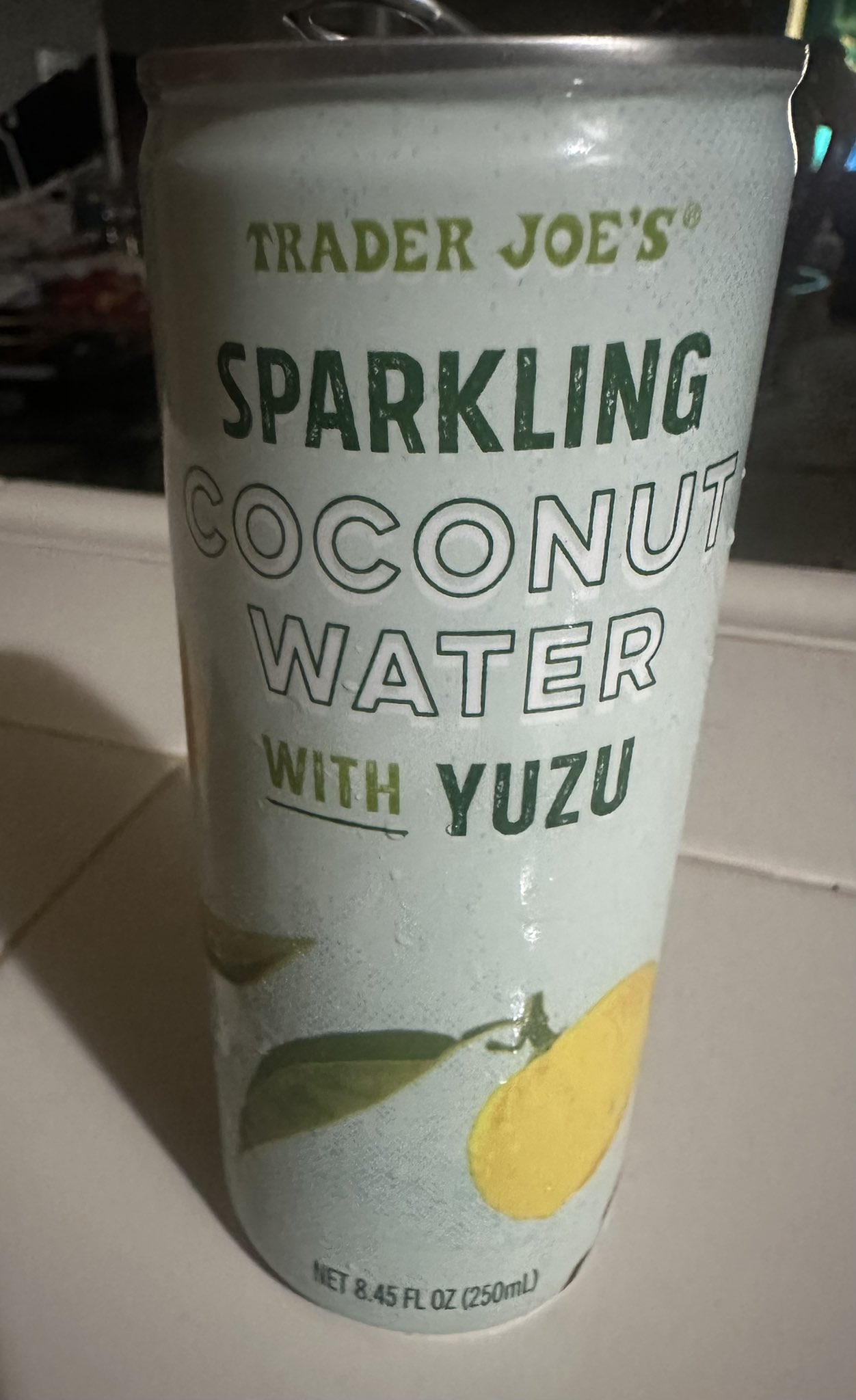 なち　Sea salt coconut+soymilk-500（値引き） Trader Joe's SPARKLING COCONUT WATER with YUZU 8.45 FL OZ