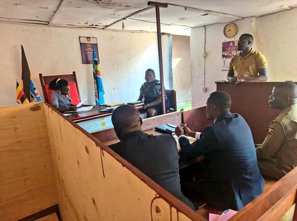 NabaasaWyclif1's tweet image. his position to extort money from the newly recruited Registration Assistants. He used threats of job termination to coerce them into sending money after they received their first salary in June.
Allegedly over 50 Registration Assistants each gave him amounts
#ExposeTheCorrupt