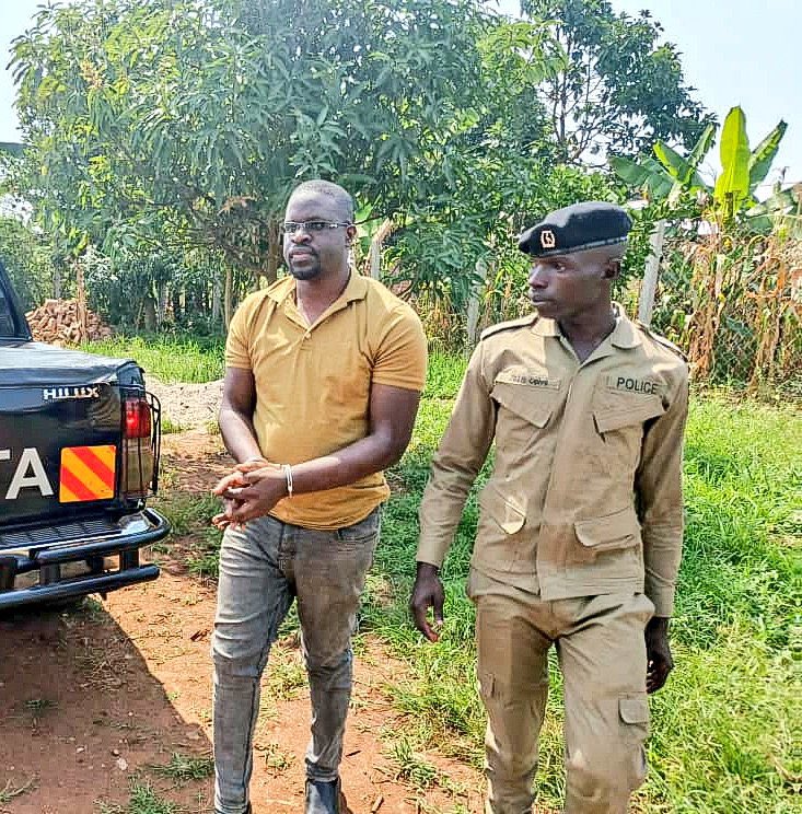 NabaasaWyclif1's tweet image. ranging from UGX 300,000 to UGX 500,000, both in cash and through mobile money.
Mr. Nabuuguzi reportedly claimed the money was a "token of appreciation" for his role in helping them secure their jobs.
#ExposeTheCorrupt