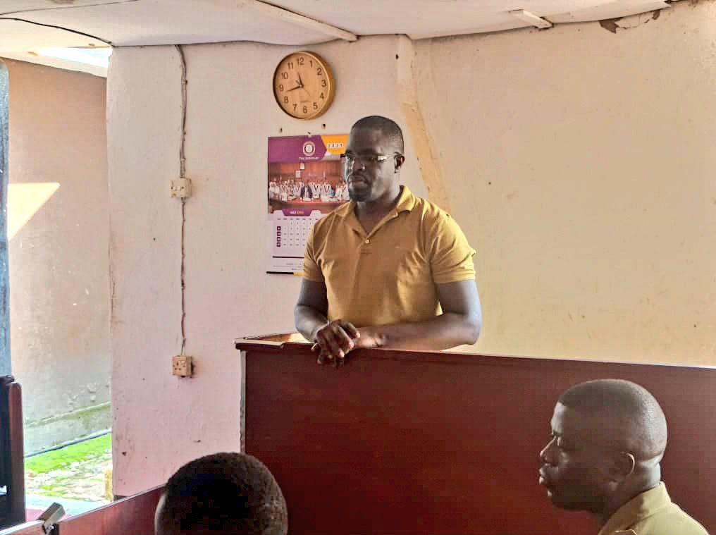 NabaasaWyclif1's tweet image. ranging from UGX 300,000 to UGX 500,000, both in cash and through mobile money.
Mr. Nabuuguzi reportedly claimed the money was a "token of appreciation" for his role in helping them secure their jobs.
#ExposeTheCorrupt