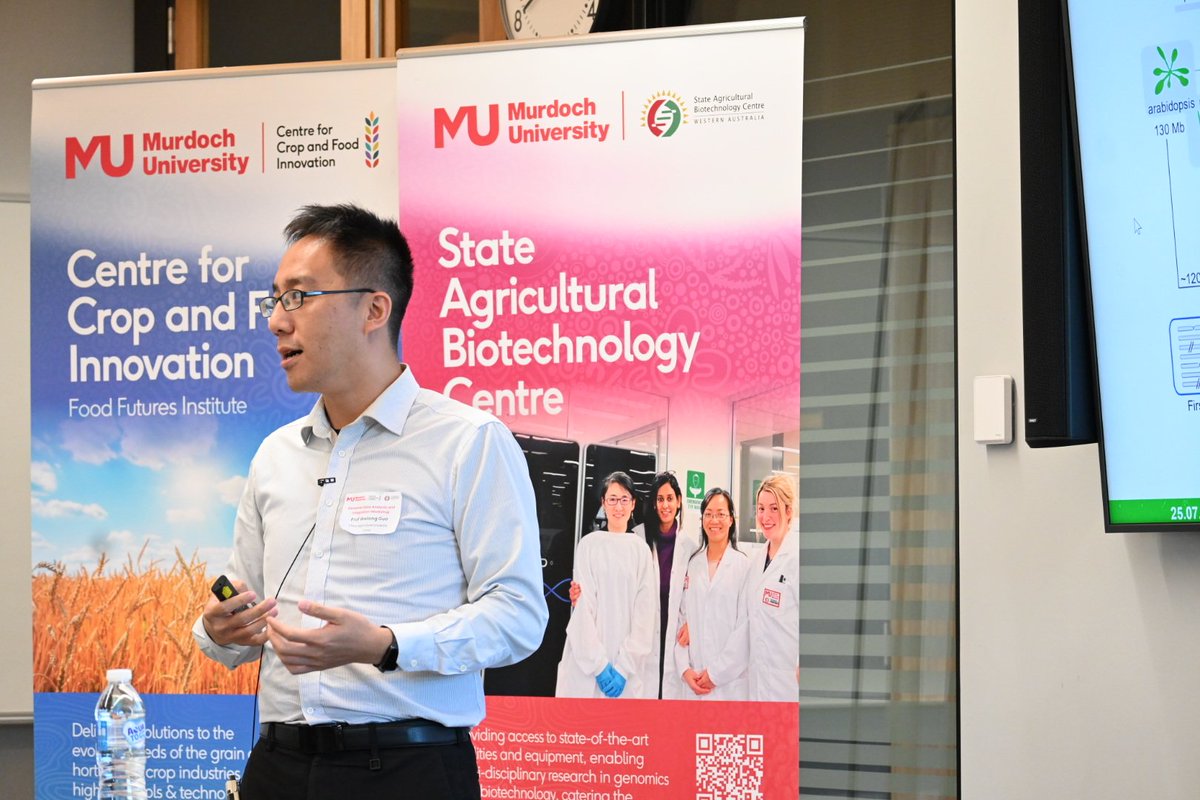 MU_CCFI_Biotech's tweet image. We're on to the final session of the Genome Data Analysis and Integration Workshop, which will focus on Developing and Utilising Novel Bioinformatics Approaches.
First up is Prof Weilong Guo from the Crop Genomics and Bioinformatics Department at China Agricultural University,…