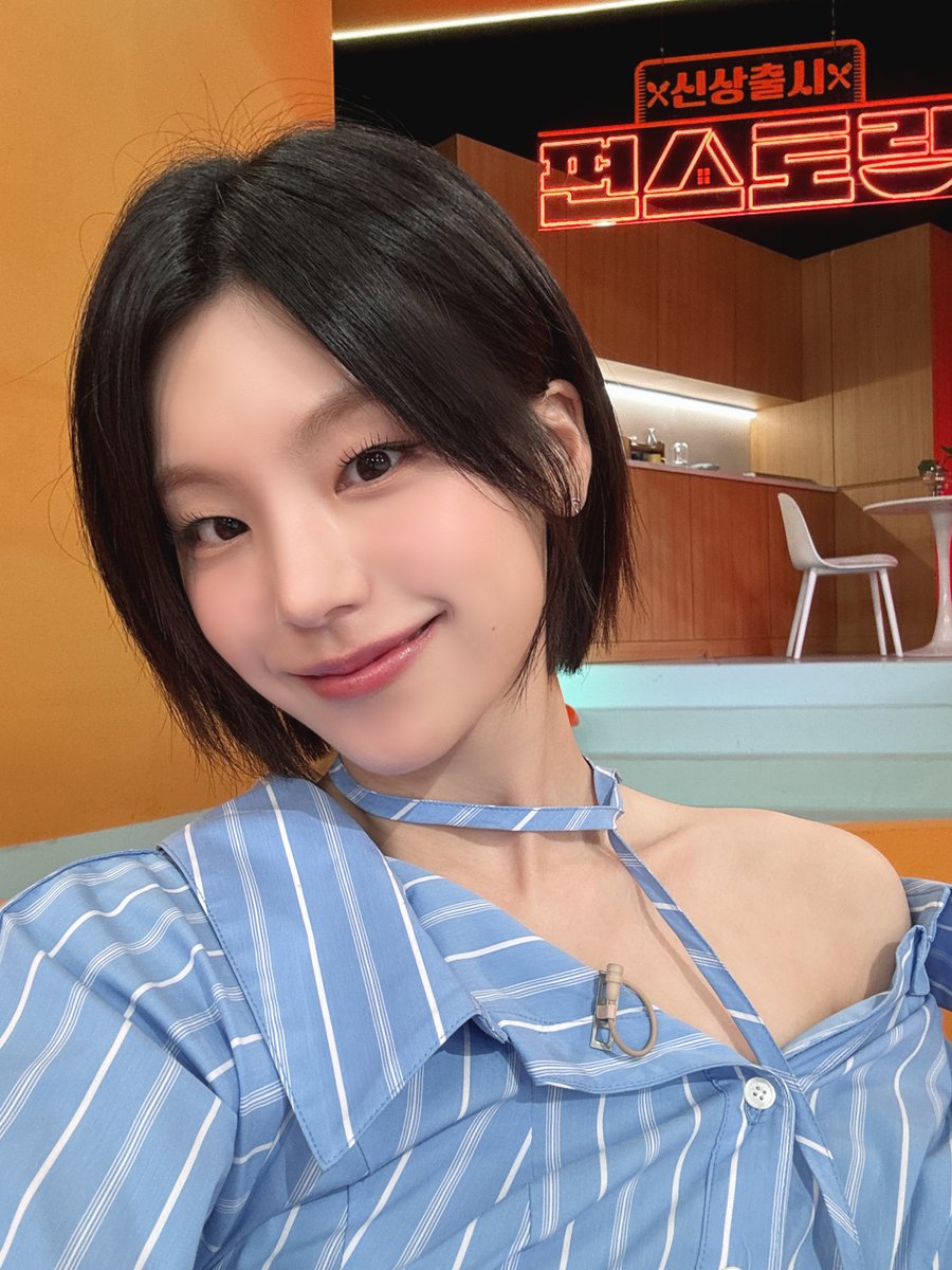 ITZYofficial's tweet photo. [ #신상출시편스토랑 ] 

고양이가 울지도 않고 MC를 너무 잘하네요..🐈‍⬛🍽
#예지 의 최애 레시피가 궁금하다면?
저녁 8시 30분 #편스토랑 에서 만나요!

#ITZY #MIDZY @ITZYofficial
#YEJI #ITZY_GirlsWillBeGirls
#ITZY_GWBG https://t.co/TASM1vr0tO