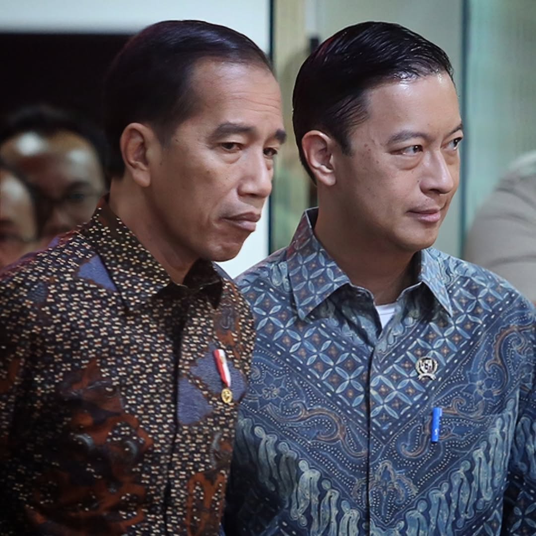 Menurut kalian, diantara dua orang ini, siapa yg terlihat jelas memiliki b
sifat culas, licik, suka berbohong dan jahat serta rentan melakukan KKN ?

JOKOWI atau TOM LEMBONG?