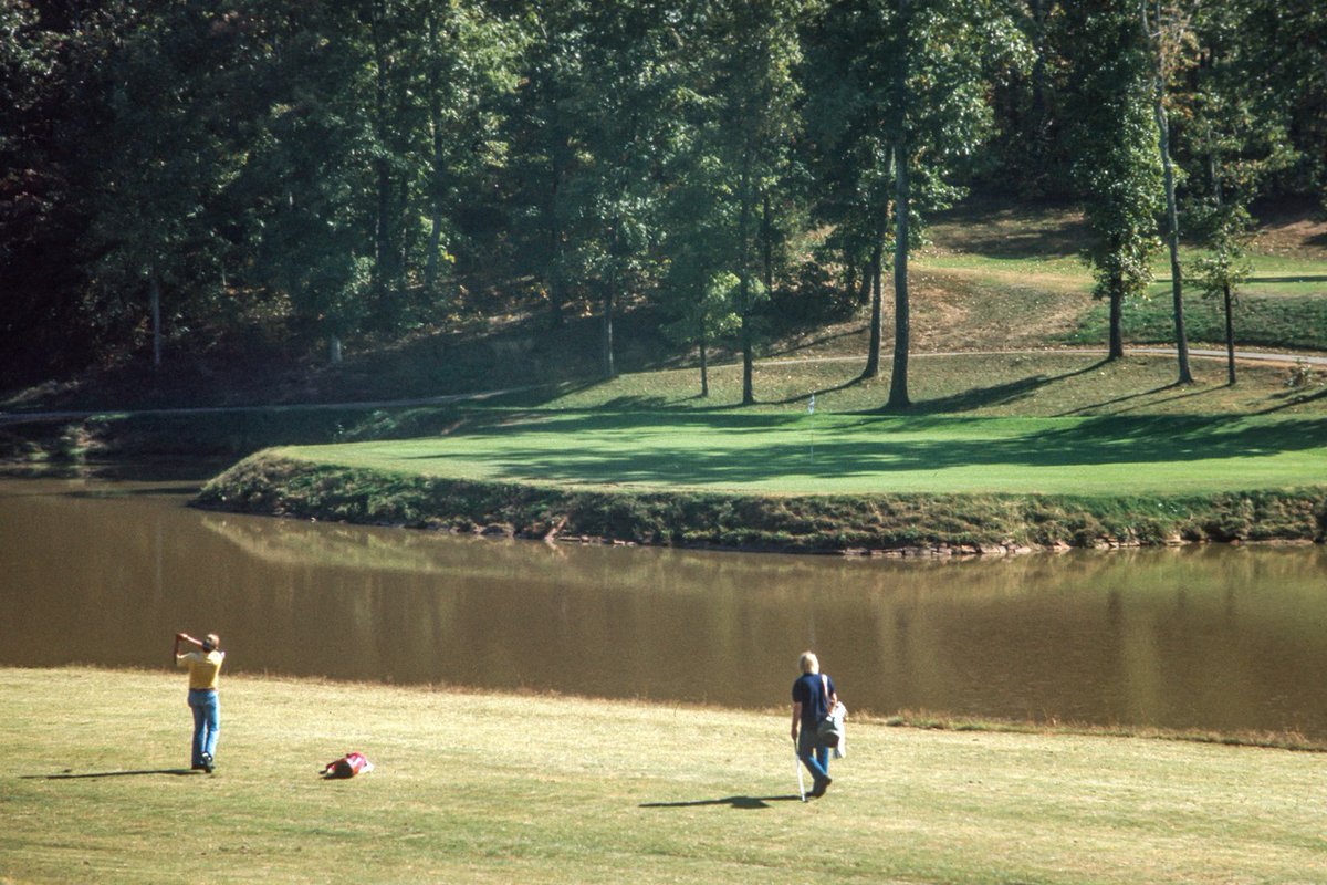 UGAGolfCourse's tweet image. ✨Happy Flashback Friday✨ This week we&apos;re diving into Hole #12, where the pond is picture perfect for your camera but a nightmare for your approach shot. The choice remains: lay up or chunk it into the water?