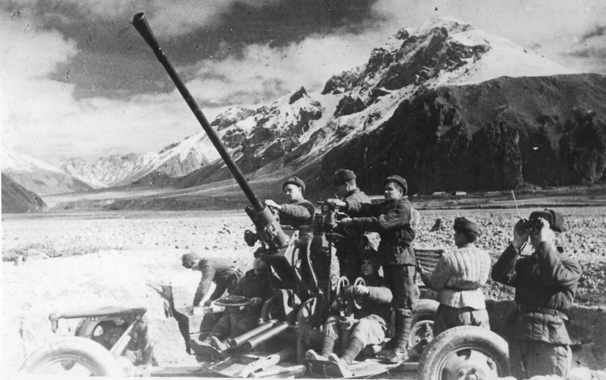 MocnyPetr62670's tweet image. 25. červenec 1942 – Začala bitva o Kavkaz
Adolf Hitler měl ambiciózní plán ovládnout ropná pole kolem Baku na Kavkaze. Tato strategická oblast by mu umožnila získat klíčový přístup k ropě a posílit německou vojenskou expanzi. V létě 1942 spustil operaci Blau, která měla vést k…