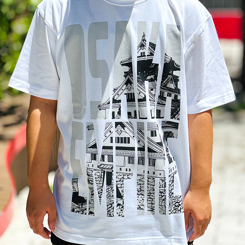 DISSIDENT_OSAKA's tweet image. 【7月25日(金)発売】

KINGSIZE（キングサイズ）“OSAKA EMPIRE TEE”

dissident1.com/product-list?k…

COLOR : Black / White
SIZE : M / L / XL / XXL / XXXL
PRICE : 5,500円(税込)

キングサイズの人気のデザインが復刻!大阪を代表するグラフィックをサンプリングしたTシャツ。