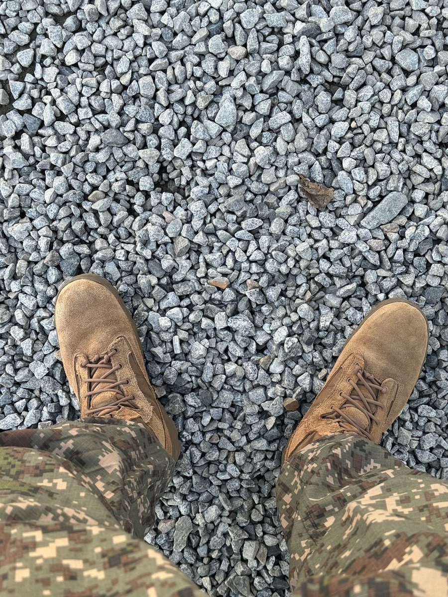 Point__E's tweet image. ㄹㅇ 더워 죽을것 같음