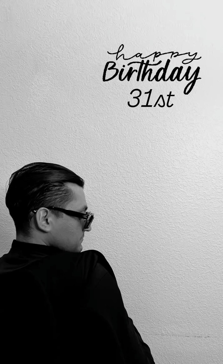 LegendOnlyBens's tweet image. "As one gets older each new year of life added to your past, changing the way you viewed every new day, influencing how you reacted to everything from the simplest daily routines to complex events touching you, your family & the world you lived in."
Happy Birthday, King 🎂🖤👑