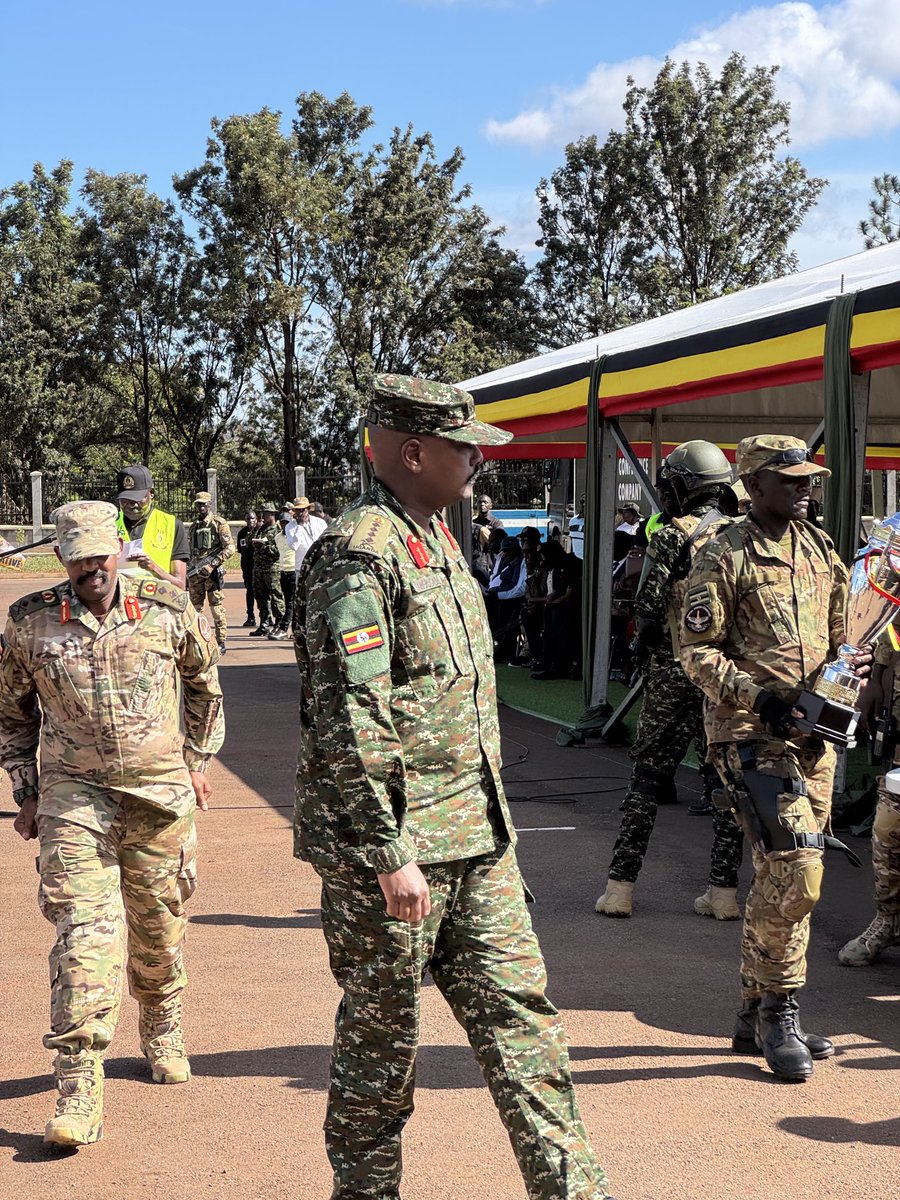 TumukundeTonny(TT) (@tumukundett) on Twitter photo Today, I appreciate Gen. <a href="/mkainerugaba/">Muhoozi Kainerugaba</a> and his men in uniform for protecting the boundaries of this great nation. As we sleep, they are awake, as we party, they are watching over our enemies. Asante kwa huduma yako. Today, I appreciate Gen. <a href="/mkainerugaba/">Muhoozi Kainerugaba</a> and his men in uniform for protecting the boundaries of this great nation. As we sleep, they are awake, as we party, they are watching over our enemies. Asante kwa huduma yako.