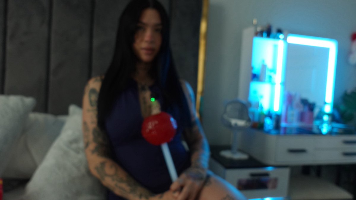 Dayaleef's tweet photo. Lollipop gigante te lleno a besos 🤤https://t.co/9RIVfWEiAm https://t.co/SMYaqn4dCd