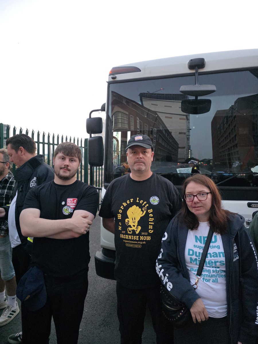 Gawain Little (@gawainlittle) on Twitter photo On the Birmingham Bin Strike #Megapicket this morning with <a href="/frasermcguire_/">Fraser McGuire</a> and <a href="/luce_181/">Lucy Coleman</a>. Nothing moving in. Nothing moving out. Solid. On the Birmingham Bin Strike #Megapicket this morning with <a href="/frasermcguire_/">Fraser McGuire</a> and <a href="/luce_181/">Lucy Coleman</a>. Nothing moving in. Nothing moving out. Solid.