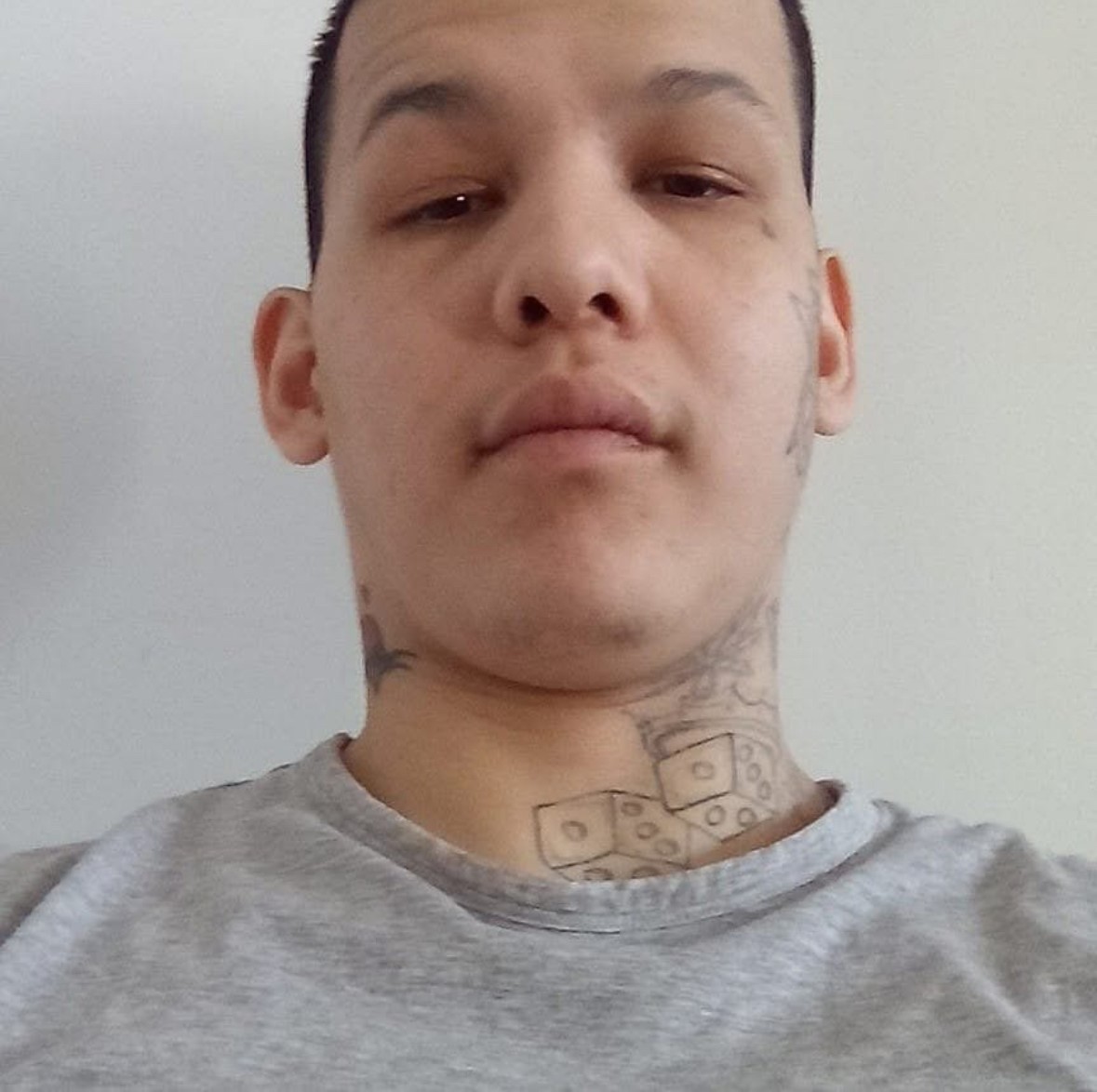 rcmpmb's tweet image. July 24, 2025, 9p.m., MFNPS reports: Byron Roulette, 26, has escaped from police. Last seen in the 500 block of 5th St SE in Portage la Prairie. He is handcuffed, shirtless, has bloodstains on his shoes, and is wearing gray-brown shorts. If you see him, do not approach, call 911