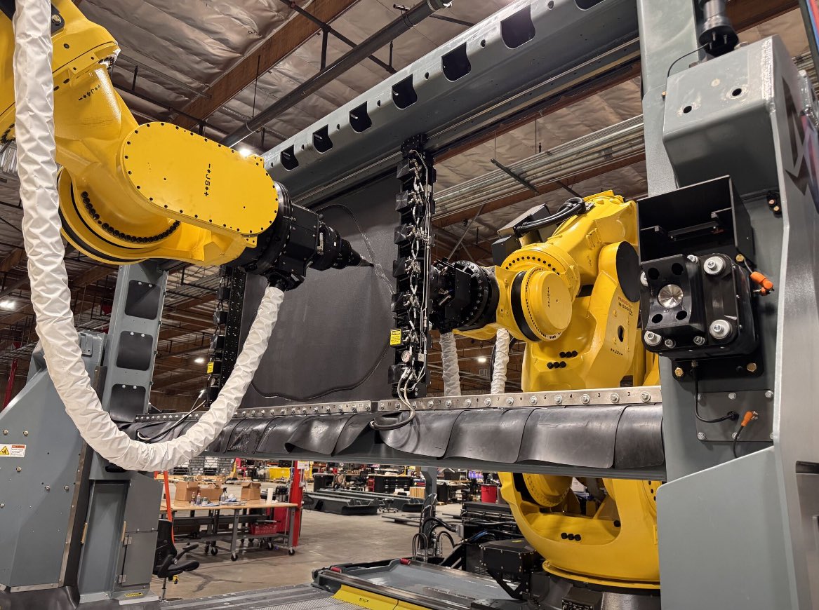 EdwardMehr's tweet image. .@MachinaLabs_ is no longer just sheet metal ops company. We do plates with big ass robots! >5mm thick. Ship building here we come! Giant truck in the background for scale.