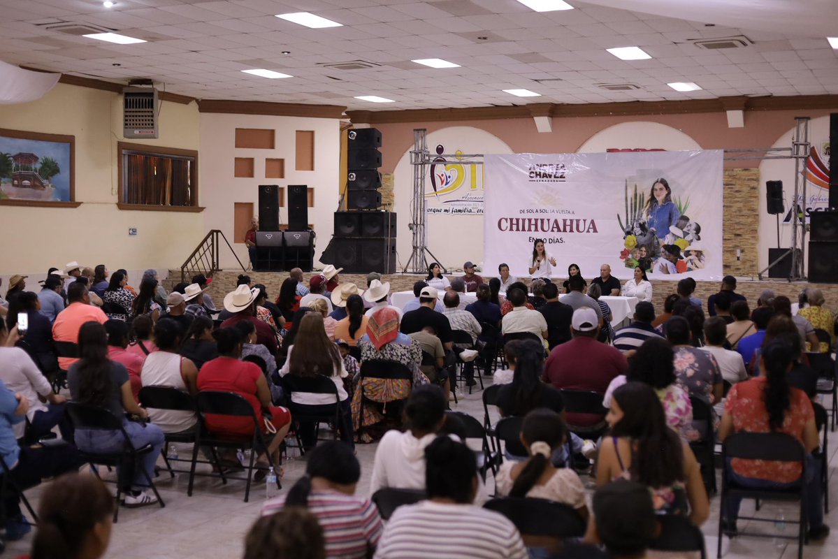 AndreaChavezTre's tweet image. La primera vez que visitamos Ascensión para construir políticamente, éramos solo 6 compañeros.
Hoy, cerramos una intensa jornada de trabajo, tras reuniones y recorridos, con una asamblea pública de más de 300 vecinos y vecinas.
Amor con amor se paga: Ascensión tiene senadora.