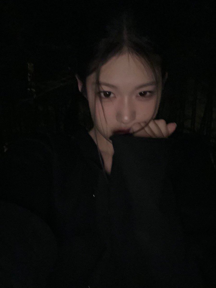 un__happi's tweet image. 그래 이날이야 지늉이셀카폭탄의날