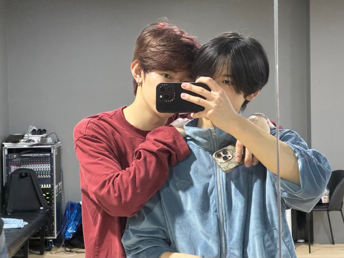 유지니가 하오 생일에 초코파이로 케이크만드러줘쏘....... ㅜㅜ 행운즈사랑해