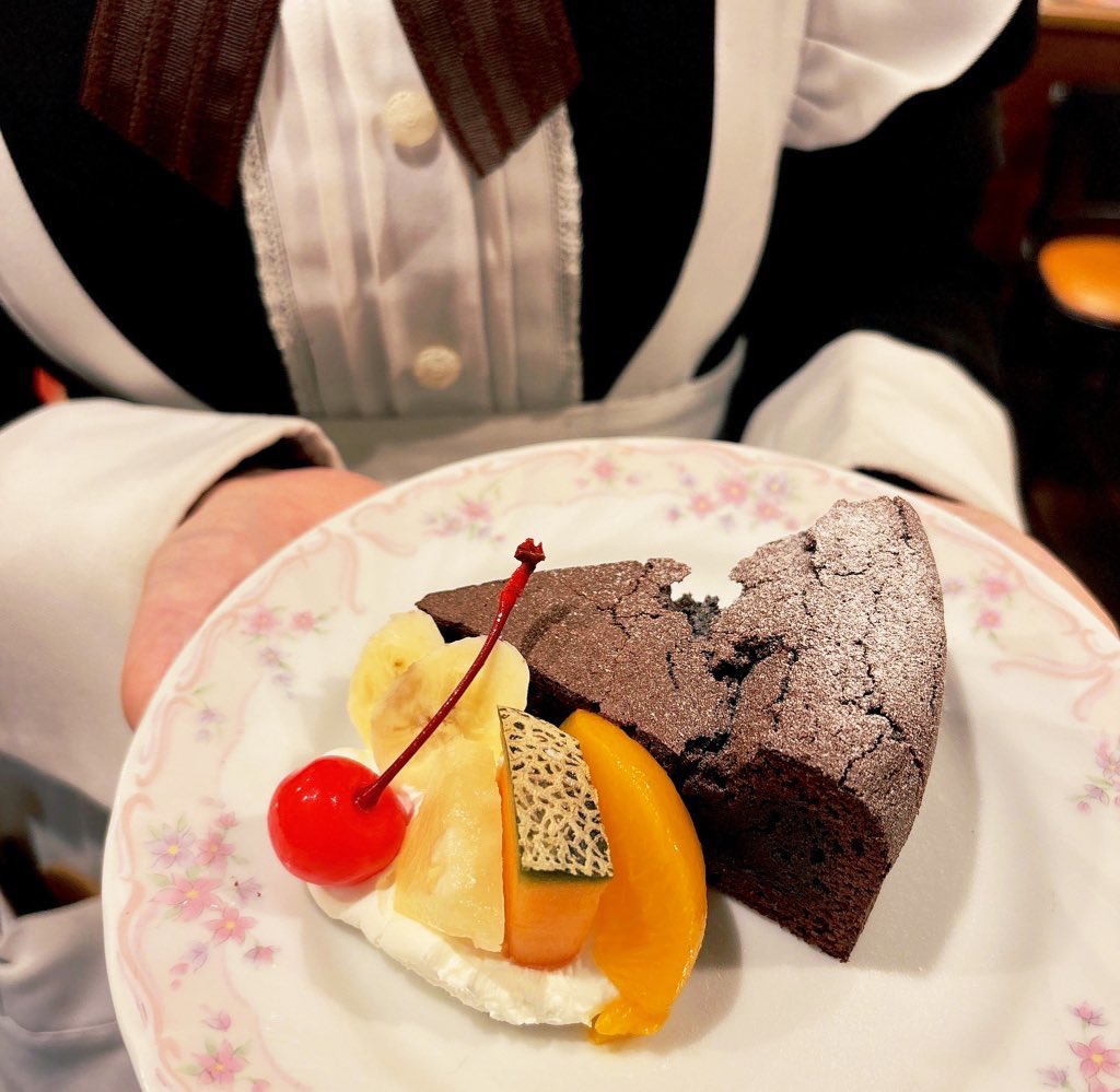 emaidofficial's tweet image. 本日は下記ケーキをご用意しております🍰🫖
・りんごのシャーベットブリュレ
・ガトーショコラ
・クリームブリュレ
・杏仁豆腐
・フルーツタルト
・レモンタルト
・抹茶ミルクケーキ
・チョコマフィン
・桃とりんごのケーキ
etc...
本日も皆様のお帰りをお待ちしております♪