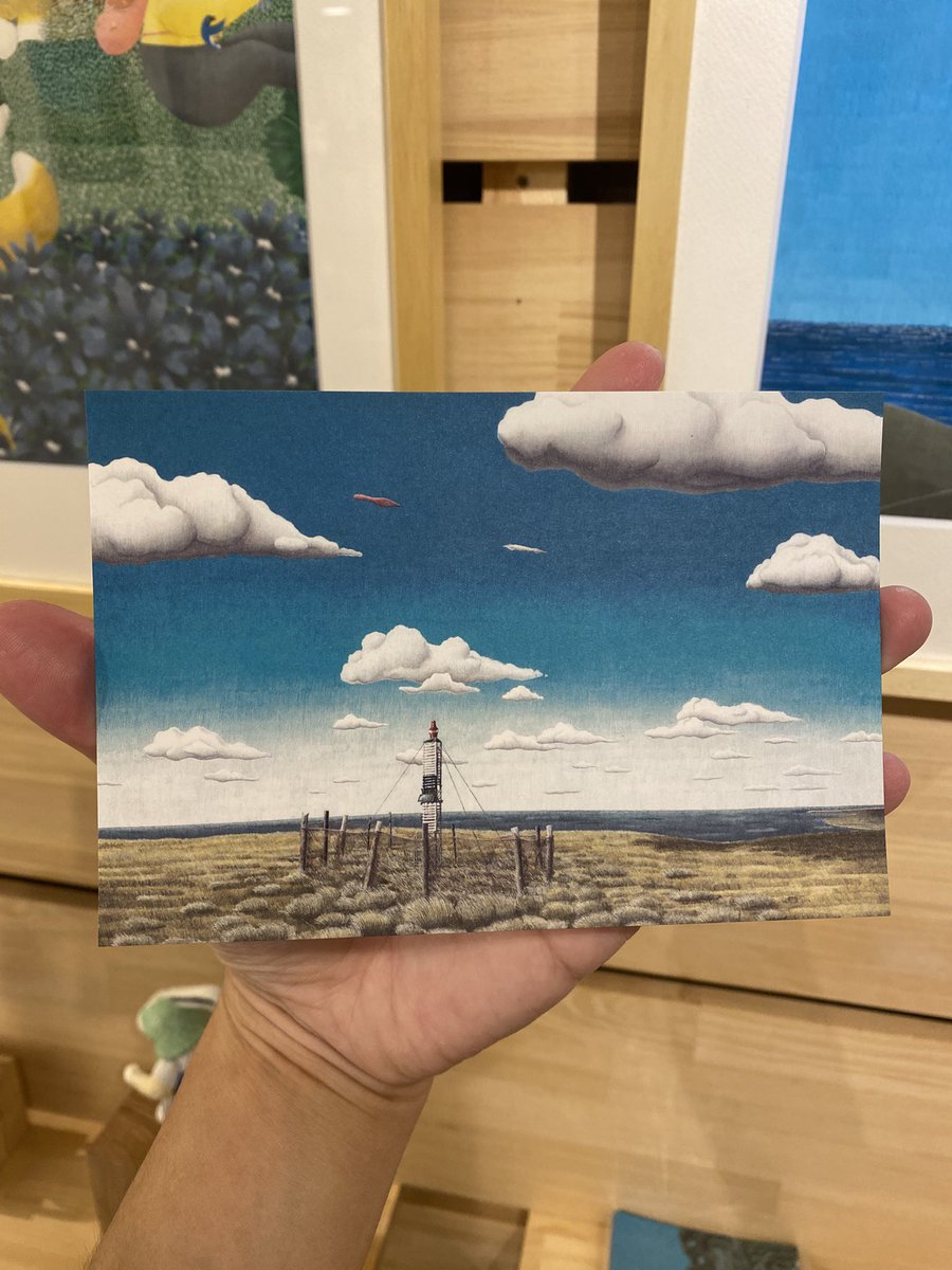 FOLKbookstore's tweet image. フォーク・ぽてと共にオープンしました。フォーク地下展示スペースではハダタカヒト「東京夏景」「きょうは やまに」原画展
〜8/3(日)月曜休
開催中です！
怖さもあってかっこいいポストカード3枚セット販売中です。
通販にもアップしました！folkbookstore.com/?mode=srh&amp;amp;keyw…